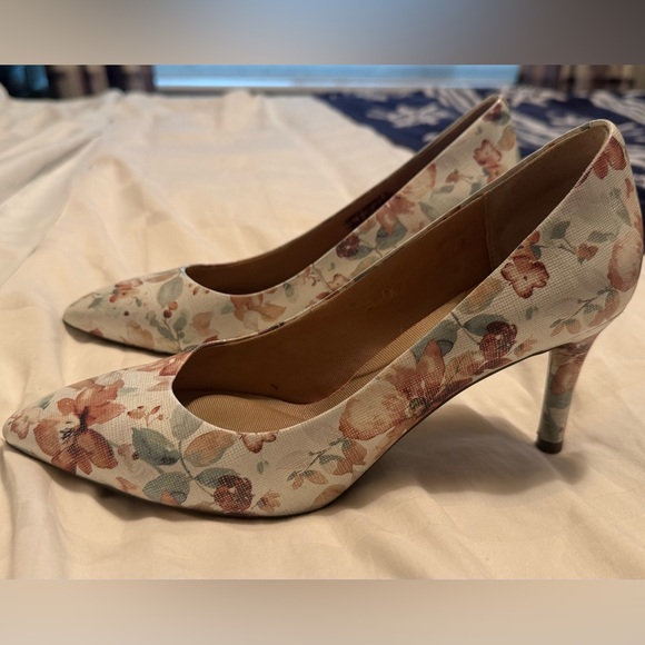 Rockport Total Motion Floral Pump - Picture 7 of 10